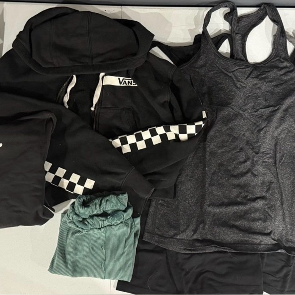 Women’s Small Medium Large Tank Top Hoodie Bundle a lot